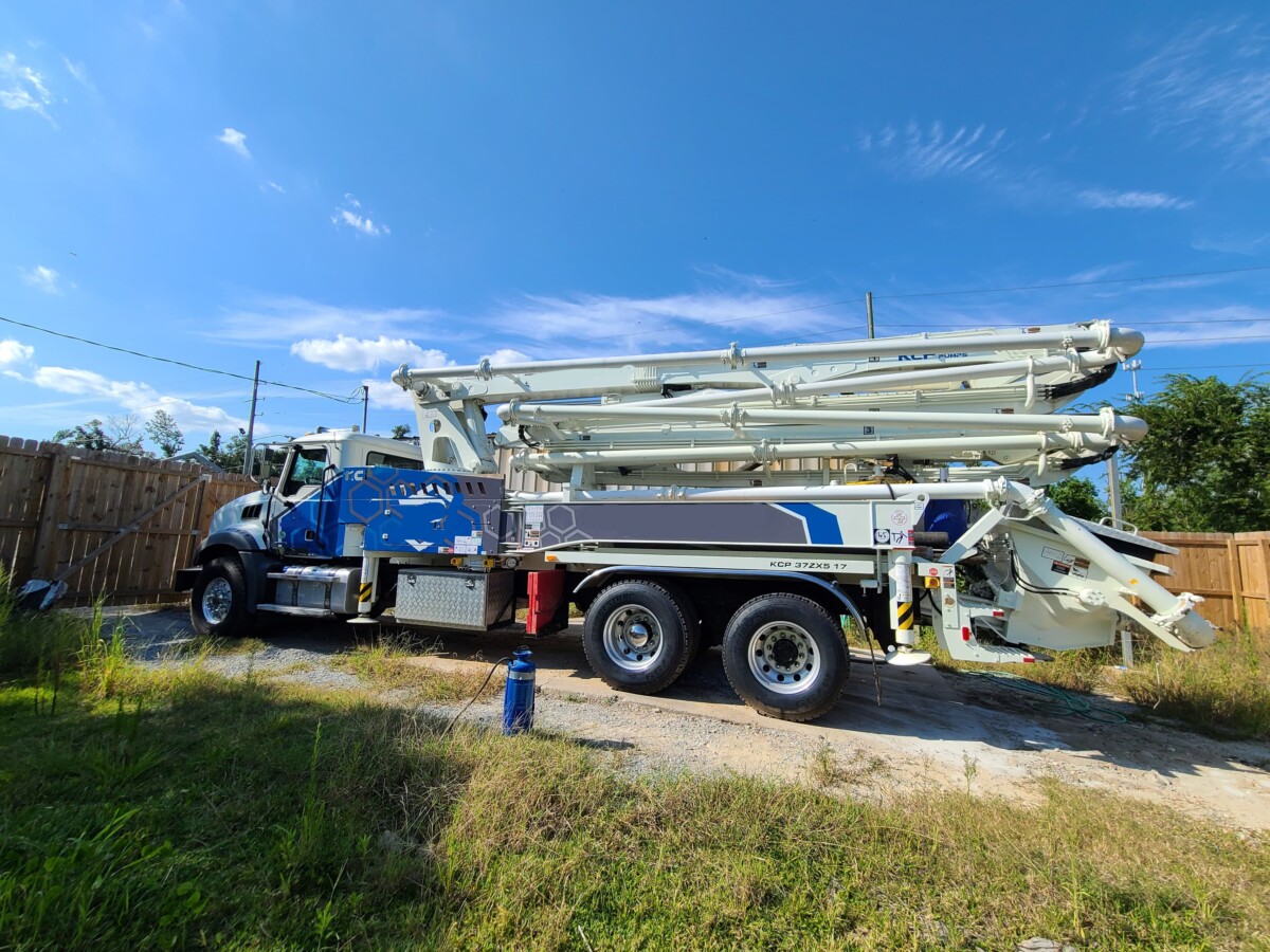 SOLD 2021 37m KCP on 2021 MACK Granite Global Concrete Pumps
